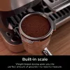 Espresso aparatas Ninja ES701EU — pusiau automatinis kavos/espresso aparatas su integruotu malūnėliu, 2 L vandens talpa, 1650 W, 25 malimo nustatymai, pieno talpa, 14 barų siurblys