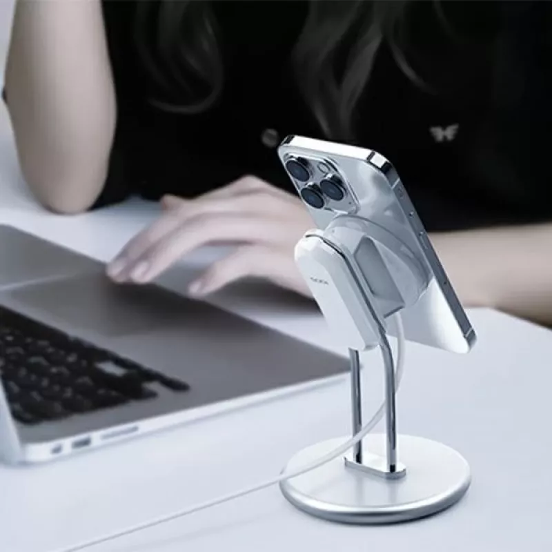 Telefono stovas SODI SIM-300 sidabrinis MagSafe — stalinis laikiklis MagSafe suderinamiems iPhone