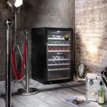 Caso | Smart Wine Cooler | WineExclusive 66 | Energinio efektyvumo klasė G | Vitrininis | Laisvai pastatomas | Butelių talpa buteliai | Aušinimo tipas Kompresorinė technologija | Juoda