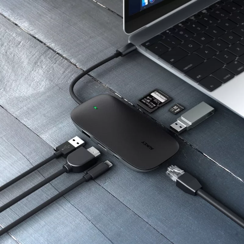 Nešiojamojo kompiuterio dokas AUKEY CB-C71 — 3x USB‑C (USB 3.2 Gen1), HDMI, RJ‑45, MicroSD, USB PD 100 W, 0,15 m kabelis, juodas