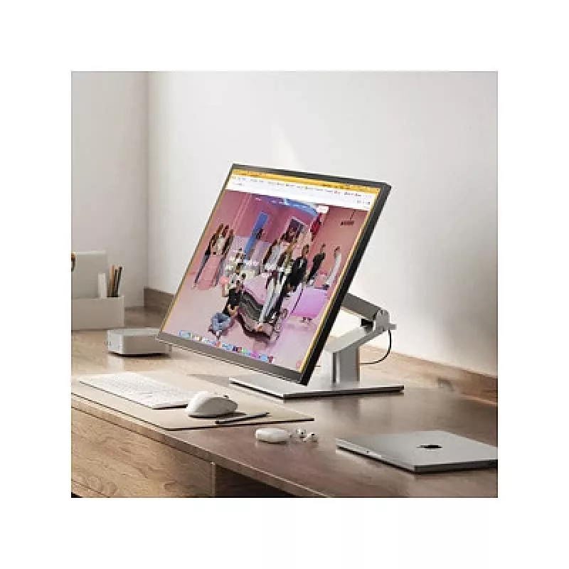 Alogic CLARITY Touch 32 UHD 6K Monitor 95W PD su stovu