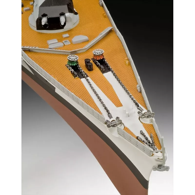 Plastikinis laivo modelis REVELL Tirpitz mastelis 1:350