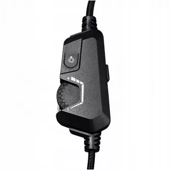 Laidinės žaidimų ausinės mad-catz P.I.L.O.T. 5 — binauralinės, virtualus 7.1 garsas, 50 mm garsiakalbiai, RGB apšvietimas, USB, 2 m laidas, vienkryptis mikrofonas