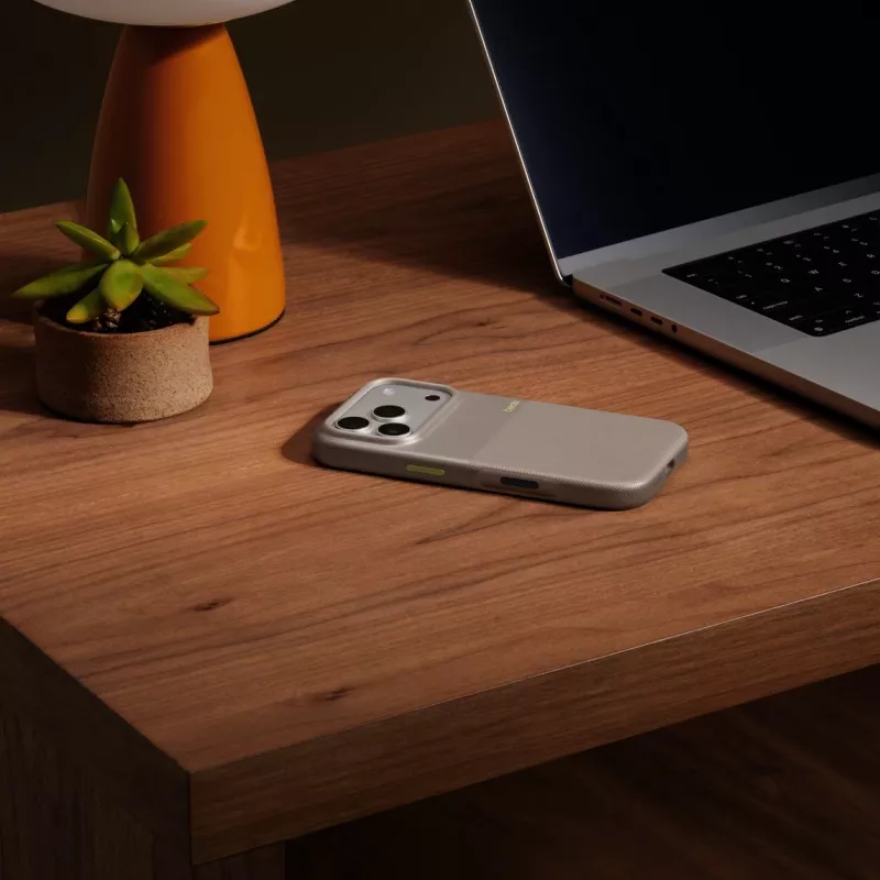 Apple Beats iPhone 17 Pro tvirtas dėklas su MagSafe ir kameros valdymu, pilkas