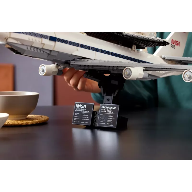 LEGO Icons Shuttle Aircraft 10360 konstruktorius — 2417 detalės, 270 × 535 × 630 mm demonstracinis modelis
