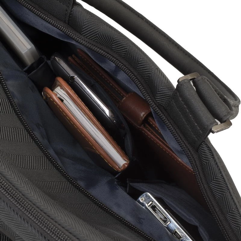 Lagaminėlis Rivacase 8135 39,6 cm (15,6 col.) Juodas