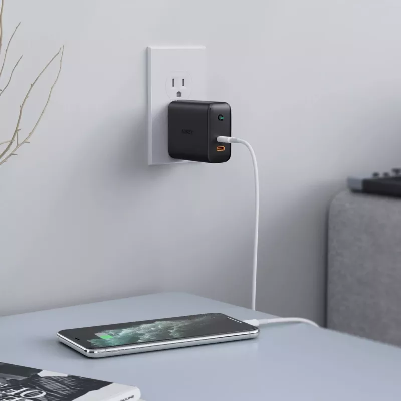 AUKEY PA-D2 mobiliojo įrenginio įkroviklis 36 W juodas Vidinis