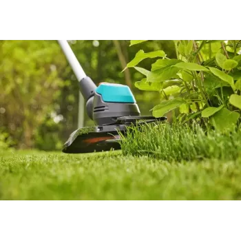 Gardena EasyCut 23/18V paruoštas naudoti rinkinys – žoliapjovė – belaidė 2 Ah – pjovimo plotis: 230 mm – 2,4 kg (14700-20)