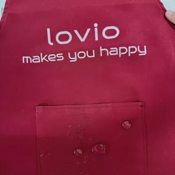 Grindinė lempa Lovio LVFAR001RD — LED, reguliuojamas aukštis, modernus dizainas, raudona apdaila