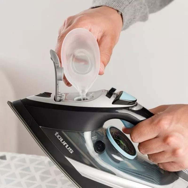 Sauso ir garų lygintuvas Taurus Geyser Eco 3200 W, 220 g/min garų srautas, anoduotas padas, juodas
