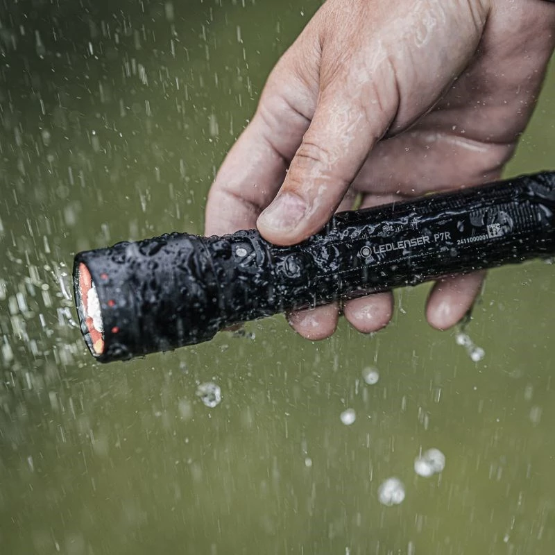 Rankinis žibintuvėlis Ledlenser P7R Juodas įkraunamas LED 1000 liumenų, 3.7V 21700, IP68, 159 mm, 360 g