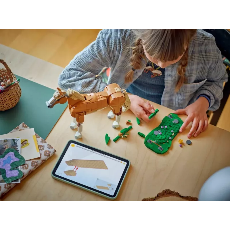 Konstrukcinis žaislas LEGO Creator 3-in-1 Didingasis žirgas 31166 — 685 dalys, amžius 9+, modelio dydis 80×240×230 mm