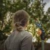 Genėjimo žirklės Fiskars UPX82 Anvil — rankinis genėtuvas sumedėjusiems stiebams, juoda/mėlyna/pilka