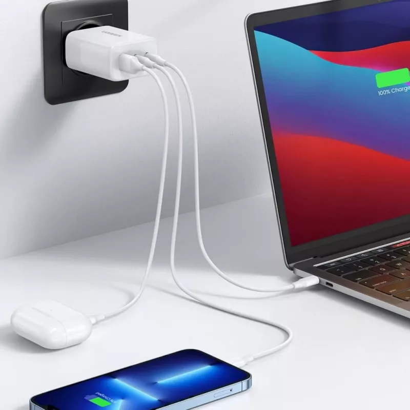 Sieninis įkroviklis UGREEN CD275 2× USB Type-C 65W Baltas — dvigubas USB-C 65W greitas įkrovimas, 100–240V įvestis