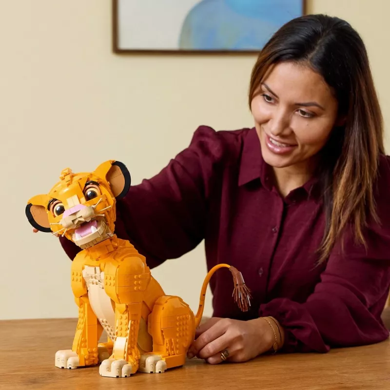 LEGO Disney Jaunasis Simba iš Liūto karaliaus kolekcinė gyvūno figūrėlė konstravimo rinkinys modelio rinkinys suaugusiems namų ar biuro dekorui nostalgiška dovanų idėja