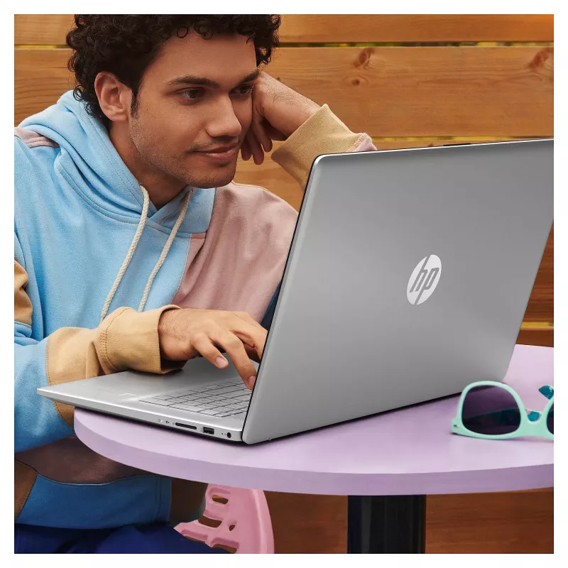 HP 17-cn3659ng A2TZ2EA#ABD Nešiojamas kompiuteris 43,9 cm (17,3 inch) 1920x1080 - Intel Core i5 1334U - 512GB SSD - be GPU - HDMI/USB-C - be OS - sidabrinis (A2TZ2EA#ABD)