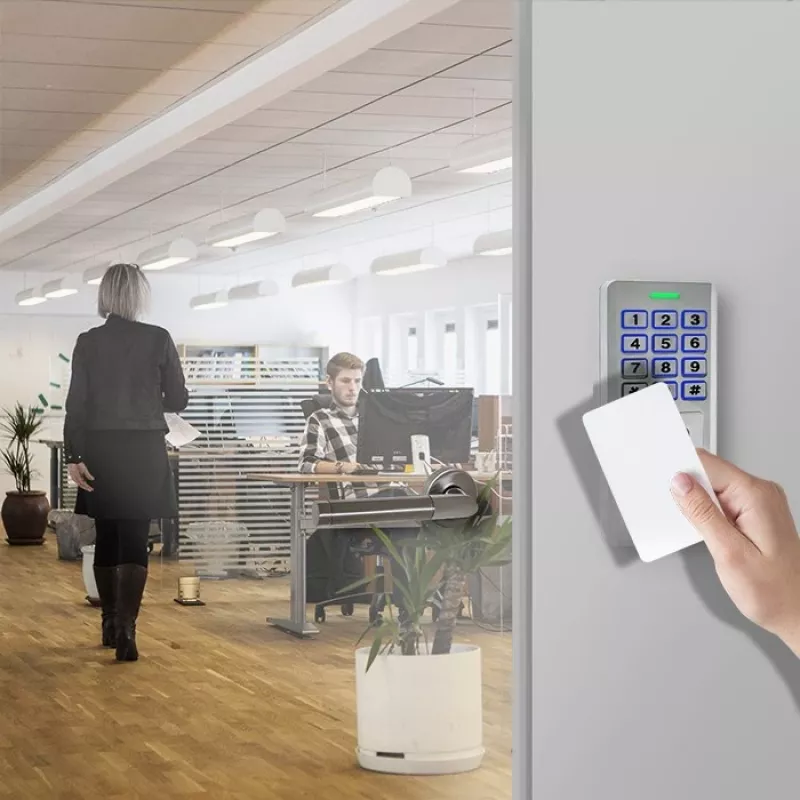 Pirštų antspaudų ir RFID kodinė spyna QOLTEC 52447 su IP68 apsauga