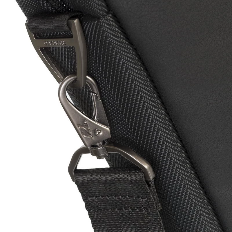 Lagaminėlis Rivacase 8135 39,6 cm (15,6 col.) Juodas