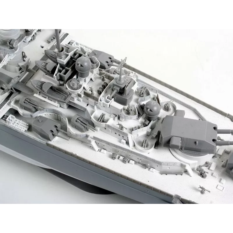 Plastikinis laivo modelis REVELL Tirpitz mastelis 1:350
