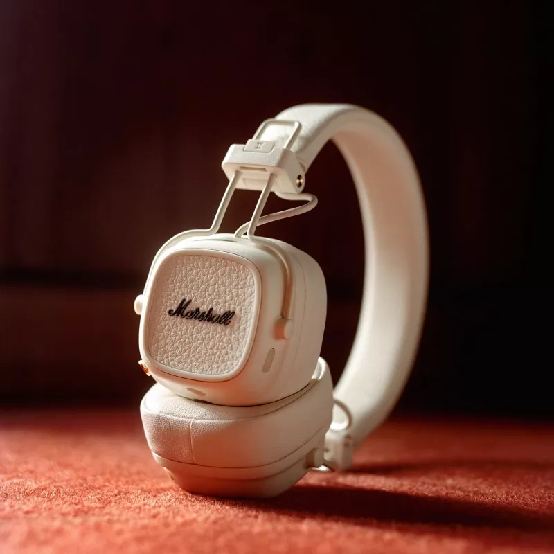 Marshall Major V Cream ant ausų uždedamos ausinės