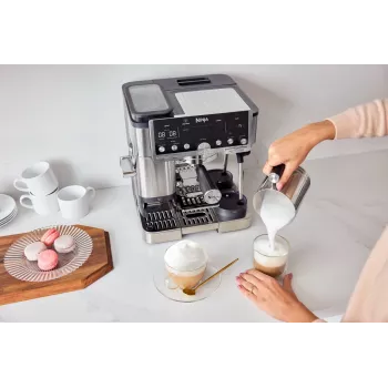 Espresso aparatas Ninja ES701EU — pusiau automatinis kavos/espresso aparatas su integruotu malūnėliu, 2 L vandens talpa, 1650 W, 25 malimo nustatymai, pieno talpa, 14 barų siurblys