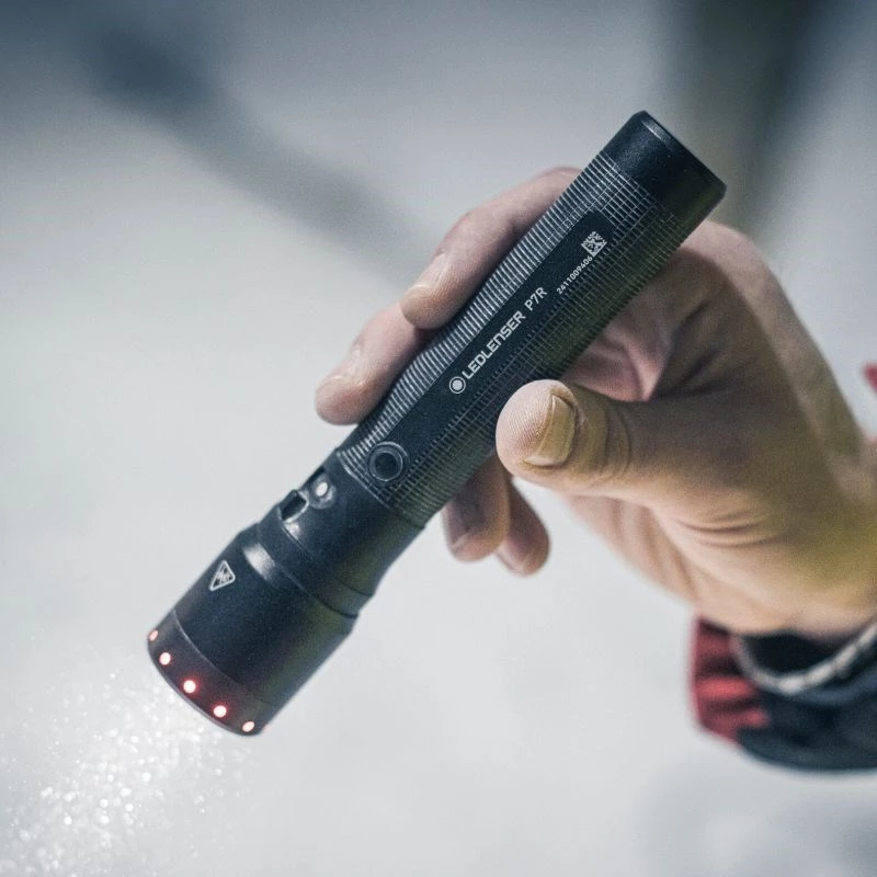 Rankinis žibintuvėlis Ledlenser P7R Juodas įkraunamas LED 1000 liumenų, 3.7V 21700, IP68, 159 mm, 360 g