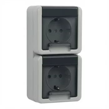 Kištukinis lizdas Schuko Gira 4780 30 — 250 V, 16 A, pilkas, plastikinis korpusas