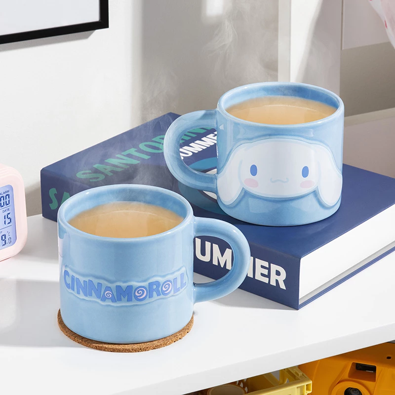 Puodelis Paladone Paladone Cinnamoroll reljefinis puodelis – keraminis personažo puodelis su reljefiniu Cinnamoroll dizainu