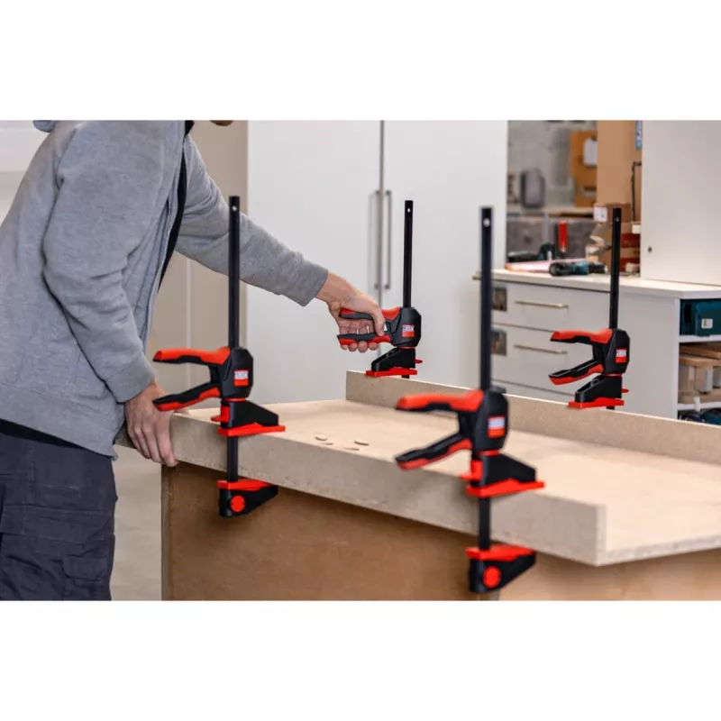 Vienos rankos spaustuvas Bessey EZ360-30 300 mm gylis, 80 mm atvėrimas, juoda/raudona