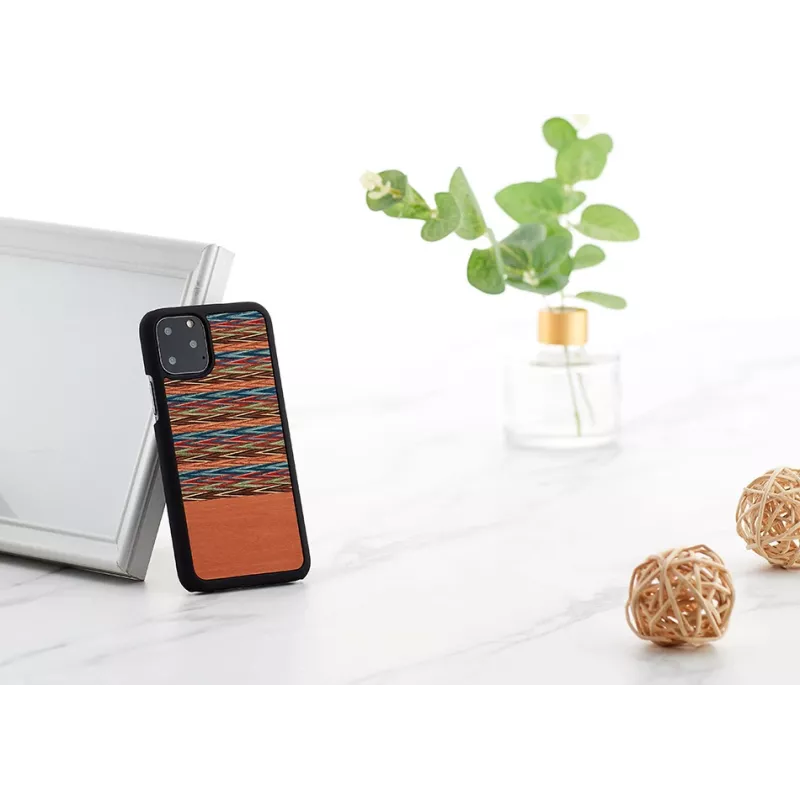 man and wood išmaniojo telefono dėklas, skirtas iPhone 11 Pro — rudas languotas raštas su juodu apvadu
