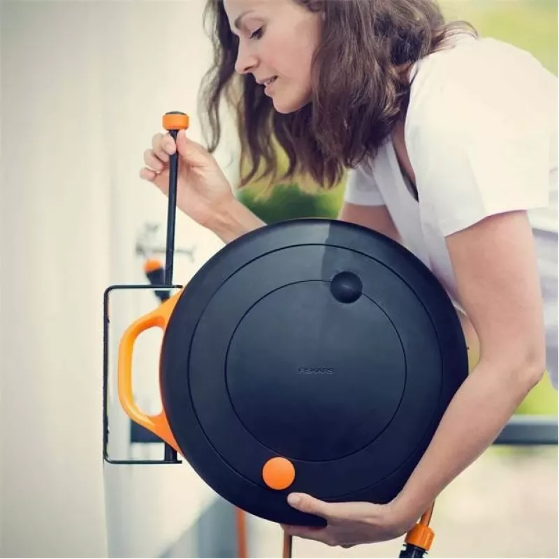 Fiskars 1020448 žarnos laikiklis Metal Juoda