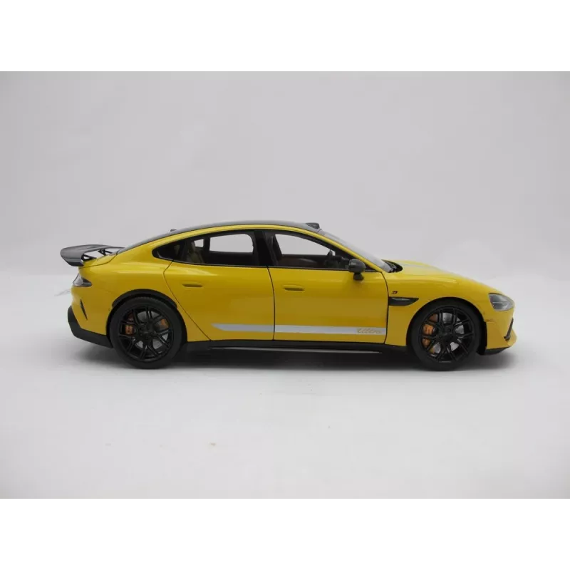 Klasikinio automobilio modelis Xiaomi BHR08KQGL surinktas 1:18 masteliu — 284×110×82,5 mm