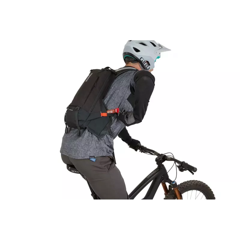 Thule 3796 Rail hidratacijos kuprinė 8L Covert