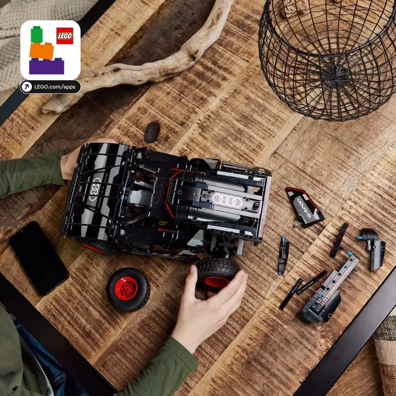 LEGO Technic visureigio modelio rinkinys Audi RS Q e‑tron 42160 — 914 dalių, rekomenduojamas amžius 10+