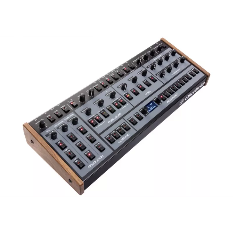 Analoginis polifoninis sintezatorius Oberheim OB‑X8 8 balsų 61 klavišas