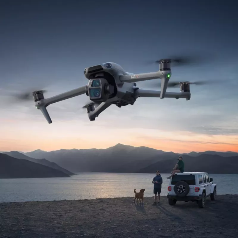 Kvadrokopteris DJI Air 3s RC-N3 — 50 MP kamera, 4K 3840×2160, 4 rotoriai, maks. 27 m/s, 32 000 m nuotolis, 4276 mAh baterija, pilkas