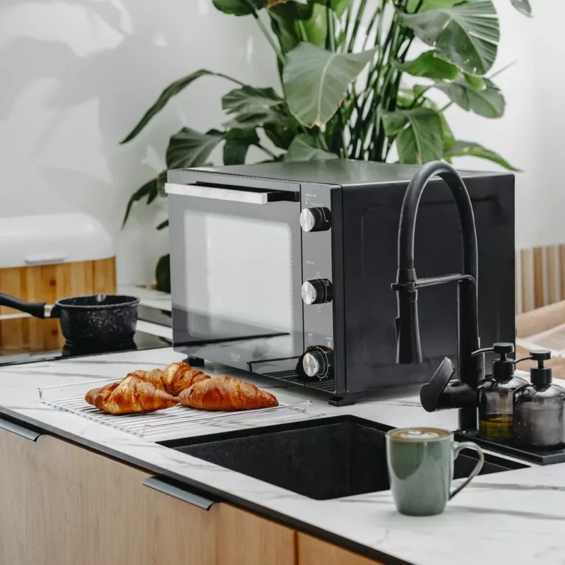 Elektrinė orkaitė Adler AD 6028 — 60 l, 2000 W, laisvai pastatoma, sukamieji valdikliai, grilio iešmas, maks. 230 °C, juoda