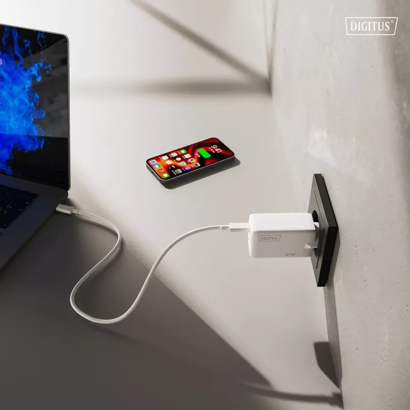 Sieninis įkroviklis DIGITUS DA-10303 67W GaN, 2× USB-C + 1× USB-A, 100–240V, baltas