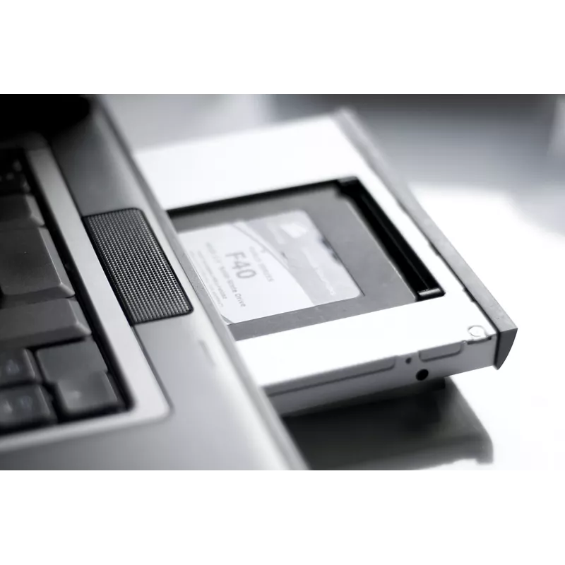 Montavimo rėmas SSD / HDD CD / DVD / Blu-ray SATA į SATA III 12,7 mm