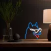 Neoniniai šviestuvai MANTA Neon Lights šuo su akiniais Manta SNL69MT — dekoratyvinis LED neoninio stiliaus sieninis šviestuvas