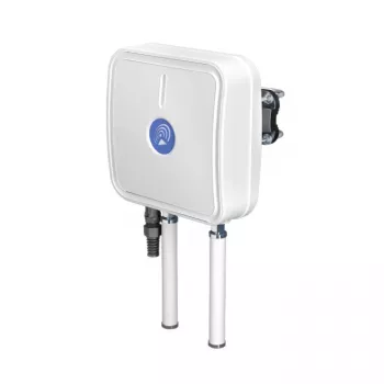Kryptinė tinklo antena QuWireless QuMax A360M — kryptinė PoE/LAN antena, 0,694–2,7 GHz juostos, 4–6 dBi stiprinimas, vertikali poliarizacija