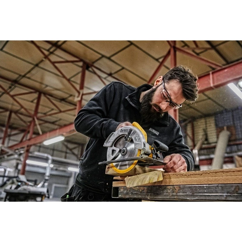 DeWALT DWE560 nešiojamasis diskinis pjūklas 18,4 cm 5500 aps./min. 1350 W