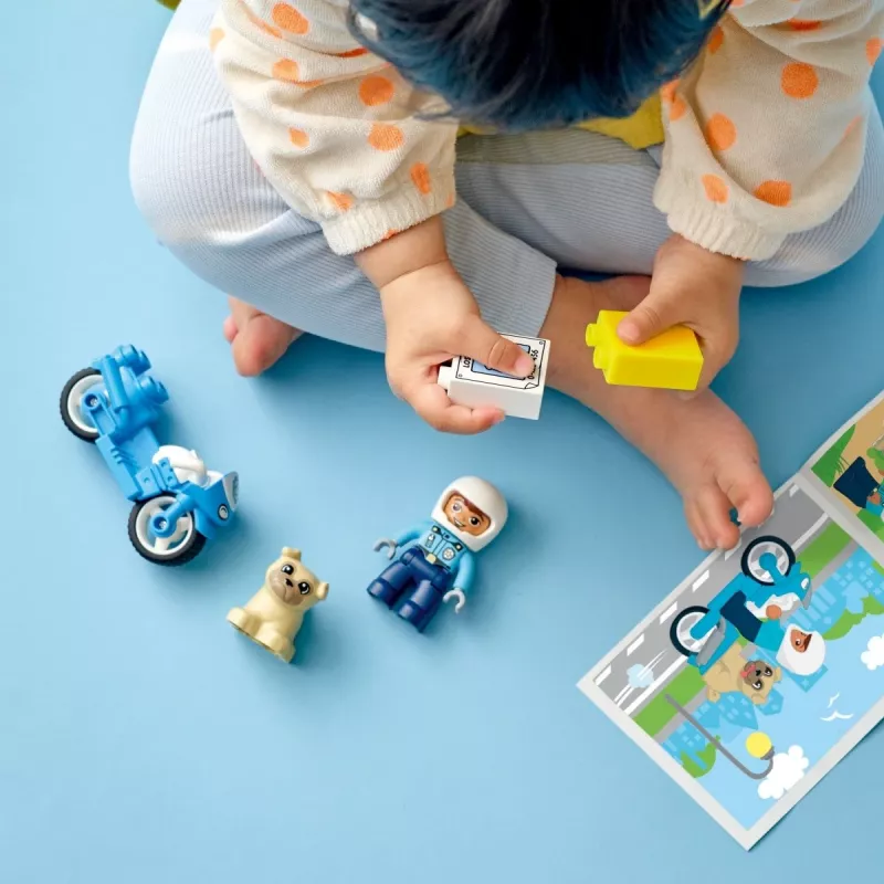 Toy motorcycle playset LEGO Duplo Police 10967 with movable wheels and police figure