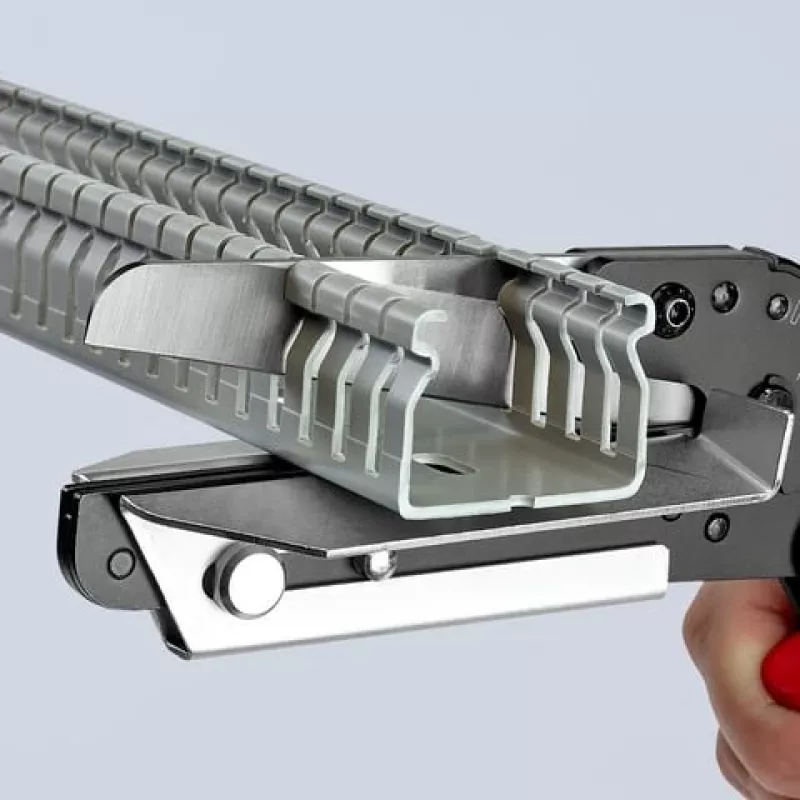 Plieninės žnyplės Knipex 95 02 21
