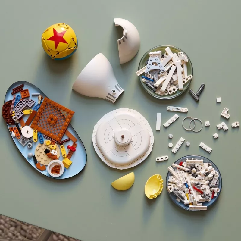 Konstrukcinis žaislas LEGO Ideas modelis 21357 — Luxo Jr., 613 dalių, 290×140×110 mm