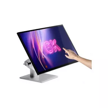 Alogic CLARITY Touch 32 UHD 6K Monitor 95W PD su stovu