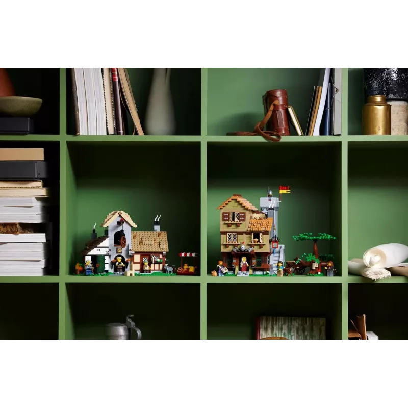 LEGO ICONS 10332 Viduramžių miestelio aikštė