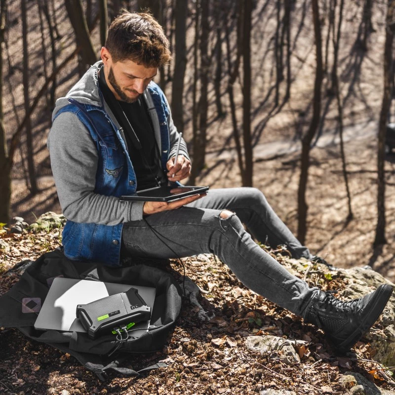 Išorinė baterija Green Cell CJSGC01 — 16000 mAh LiPo, USB-C PD 60W, QC 3.0, 80W bendra išvestis, IP64, įmontuotas ekranas ir žibintuvėlis, USB-C + 2x USB-A, 12V išvestis