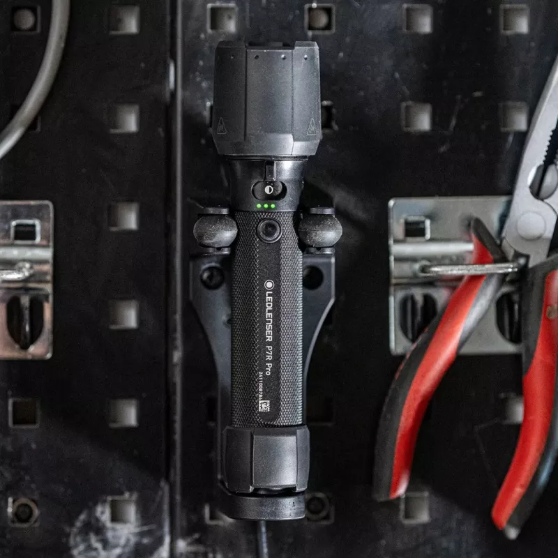 Ledlenser P7R Pro juodas rankinis LED žibintuvėlis
