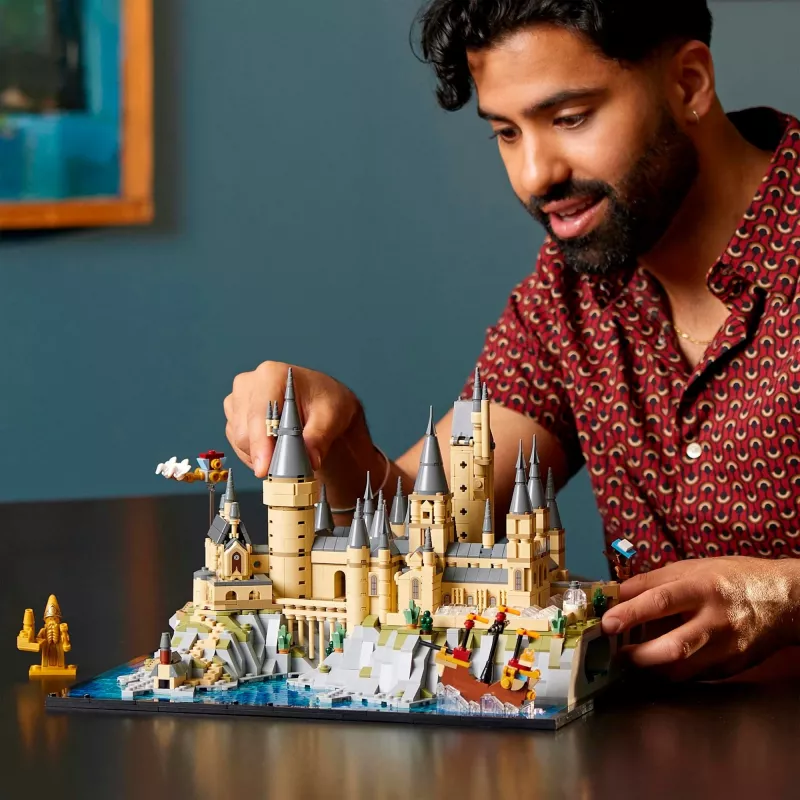 LEGO 76419 Harry Potter Hogvartso pilis ir teritorija – didelis rinkinys suaugusiems, apimantis ikonines vietas: Didžiąją salę, Paslapčių kambarį ir kt. Valentino